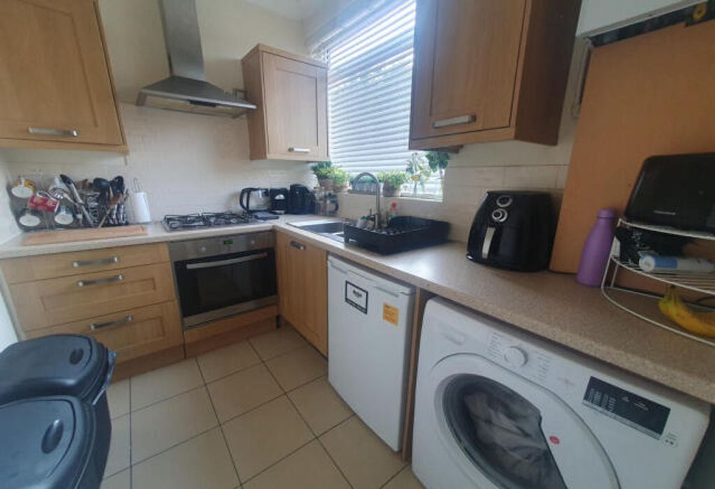 Property photo 2 of 10 Kitchen