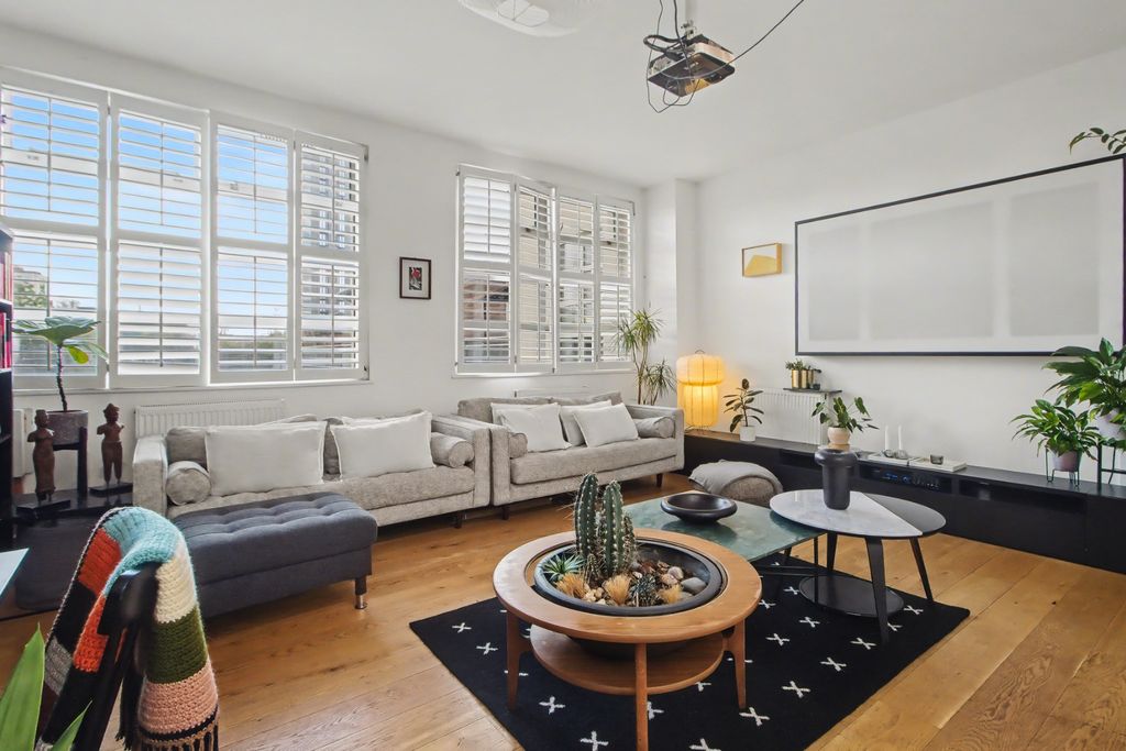 Property photo 2 of 14 5102802