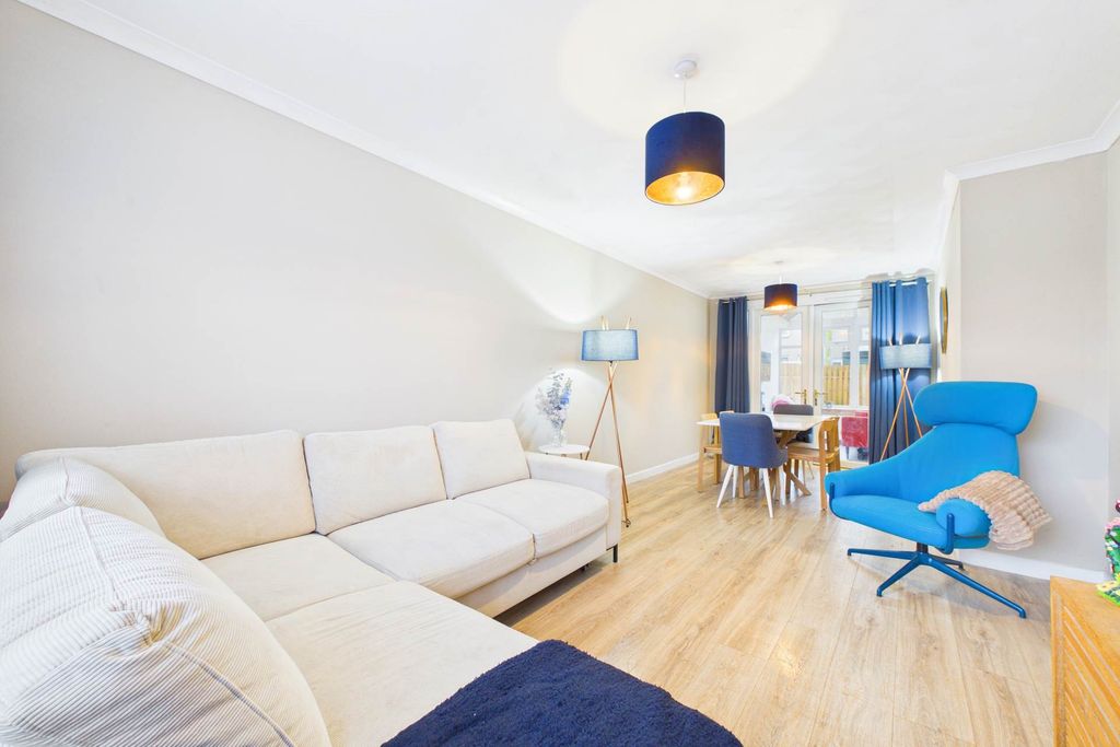 Property photo 3 of 25