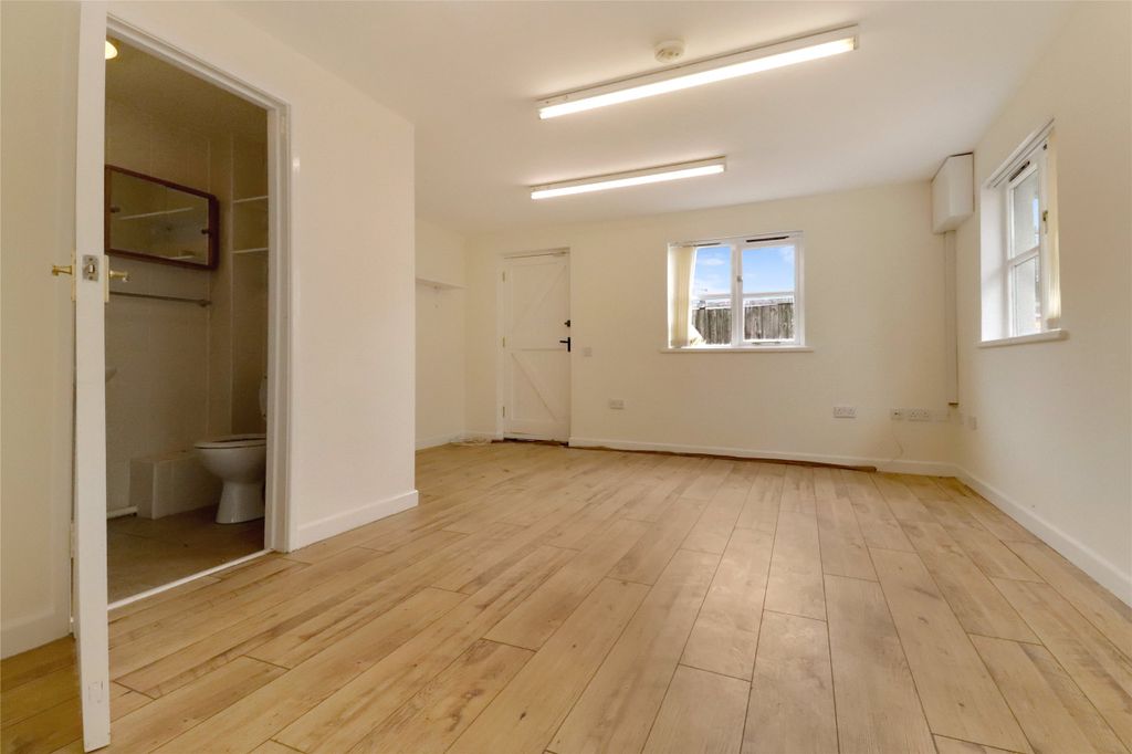 Property photo 2 of 7 Picture No. 04