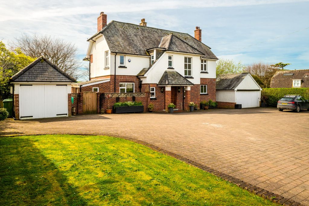 Property photo 3 of 11