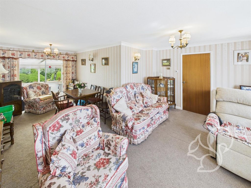 Property photo 2 of 25 Lounge / Diner