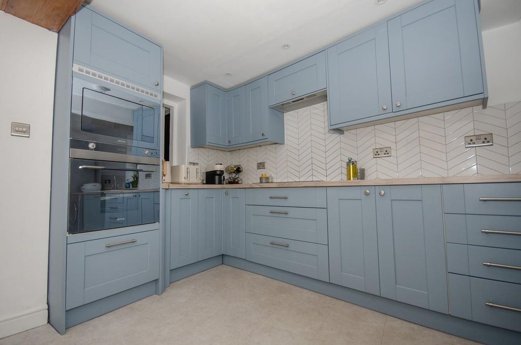 Property photo 3 of 20 Kitchen Pic 3.Jpg