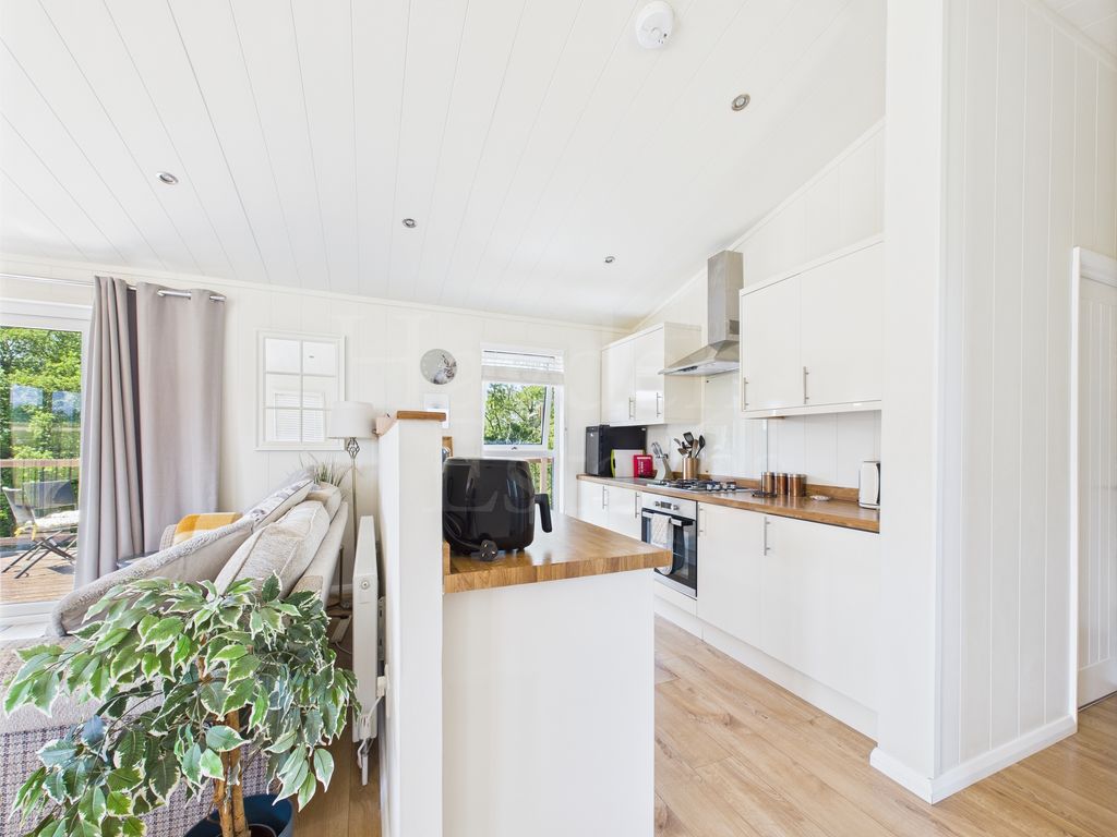 Property photo 3 of 32