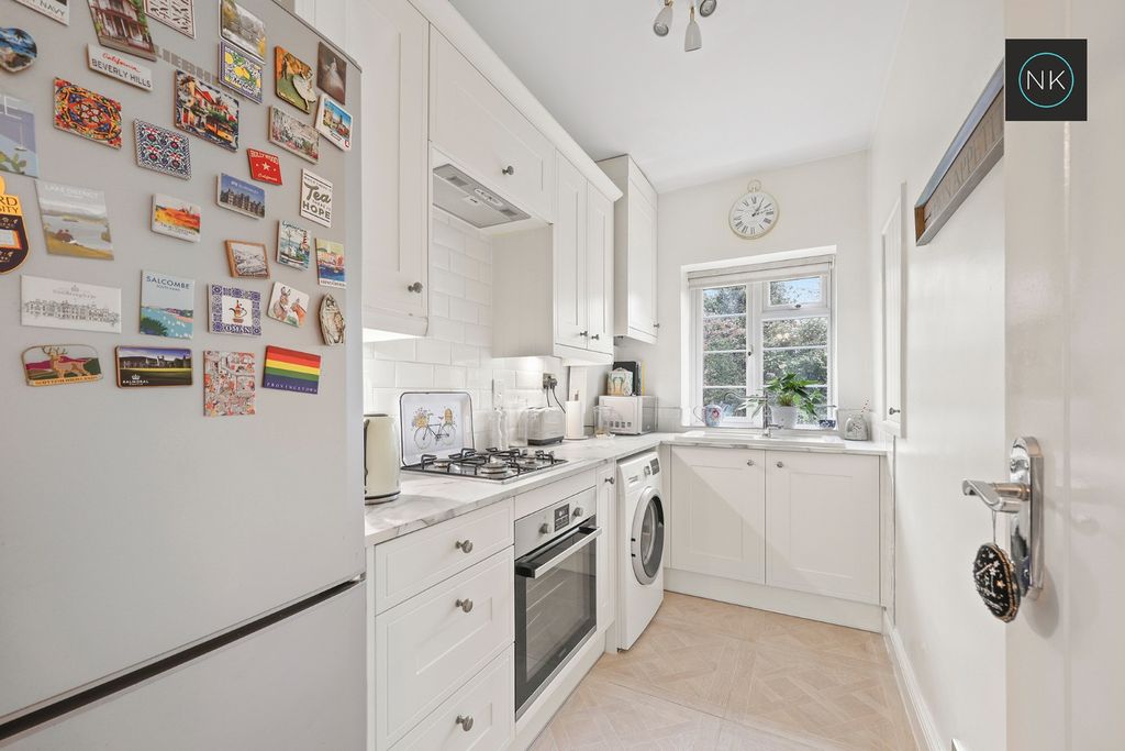 Property photo 2 of 18 3496514