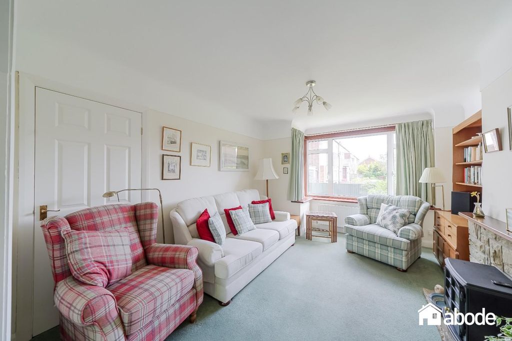 Property photo 3 of 32 4 St Annes Close-11.Jpg