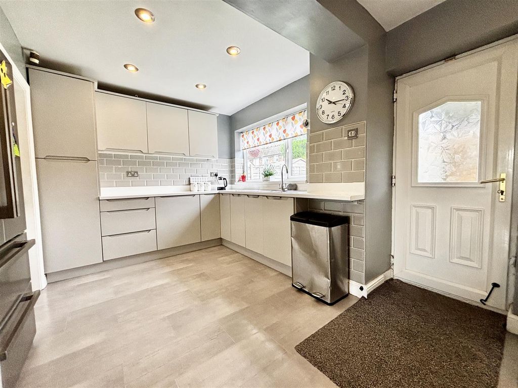 Property photo 3 of 29 Kitchen
