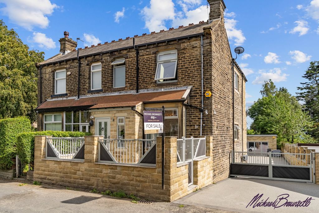 4 bed semi-detached house for saleGreen Lane, Shelf, Halifax HX3