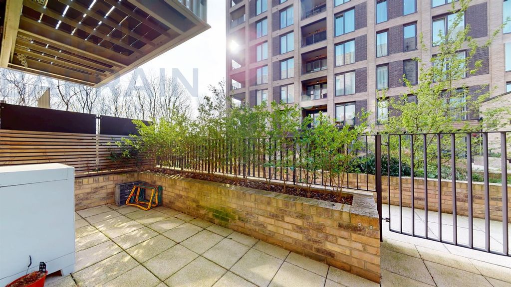 Property photo 2 of 10 Beckton, E6, Studio For Sale By Barrain London Estate Agency