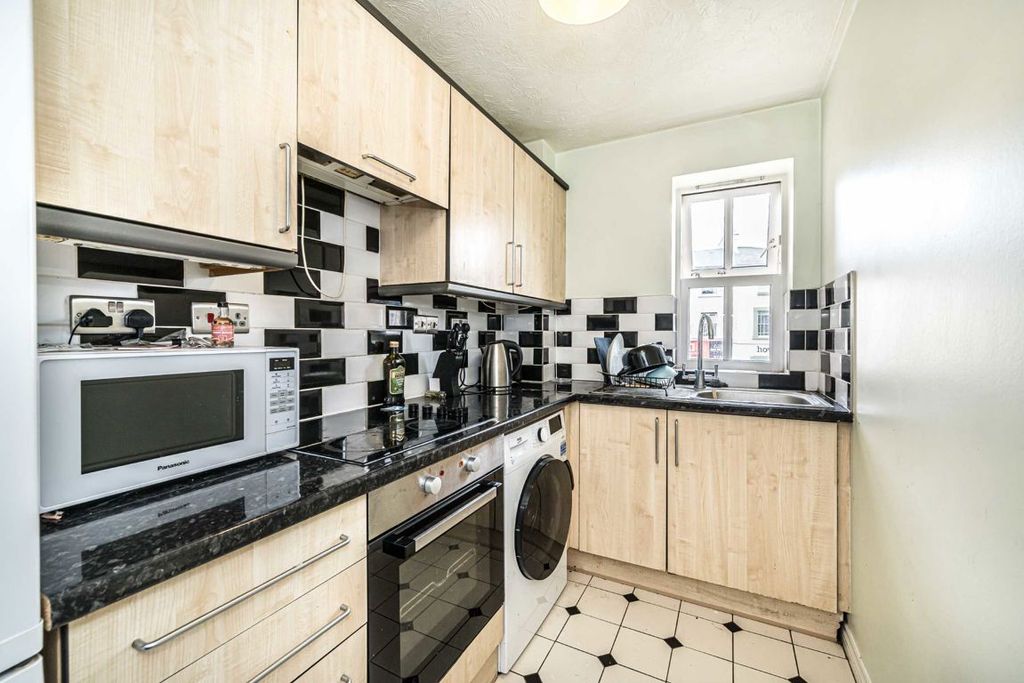Property photo 3 of 4