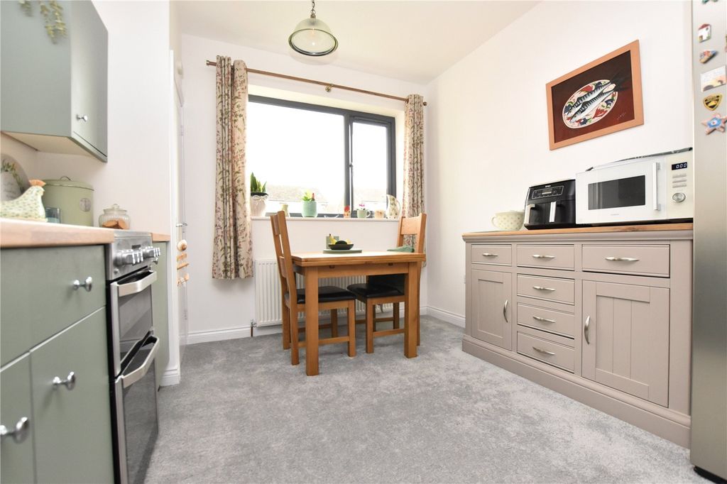 Property photo 3 of 18 Picture No. 37