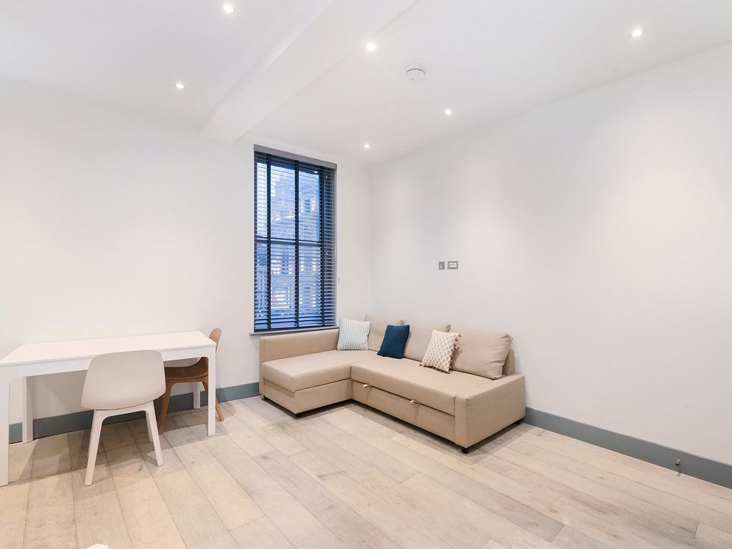 Property photo 1 of 4 Shaftesbury Avenue