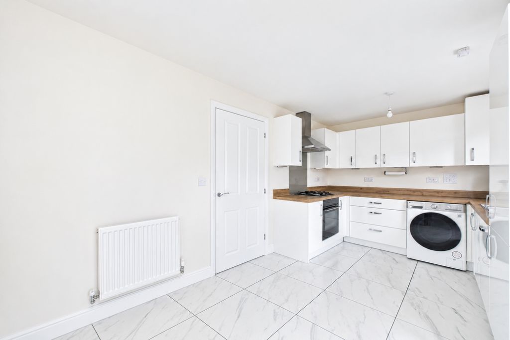 Property photo 3 of 15 Kitchen Diner New