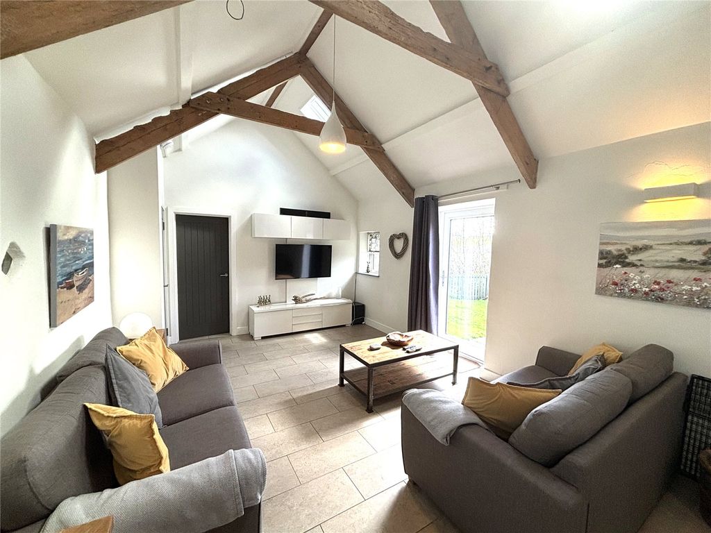 Property photo 3 of 22 Picture No. 11