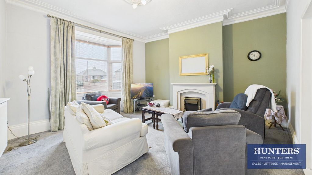 Property photo 3 of 17 Living Room