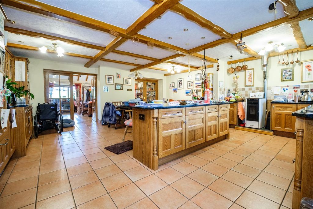 Property photo 3 of 28 Parry Trelawney Menheniot-4.Jpg