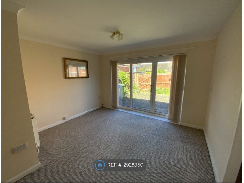 Property photo 1 of 5 Living Room