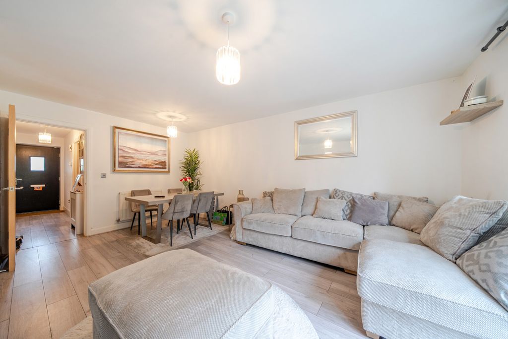 Property photo 2 of 17 1530574-12-6Accf2...