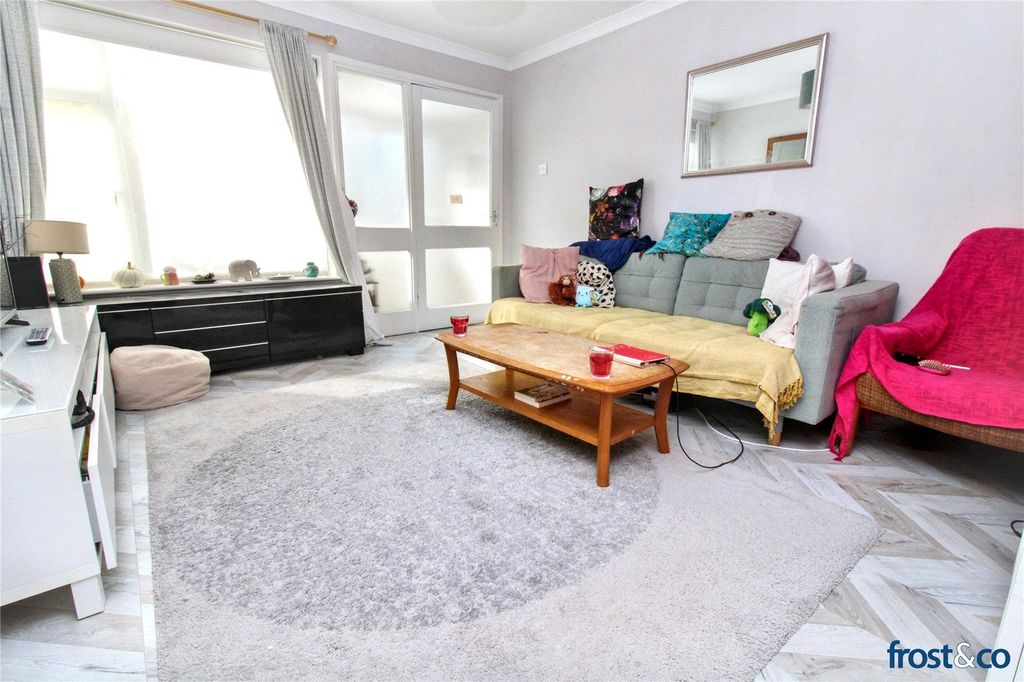 Property photo 3 of 13 Lounge