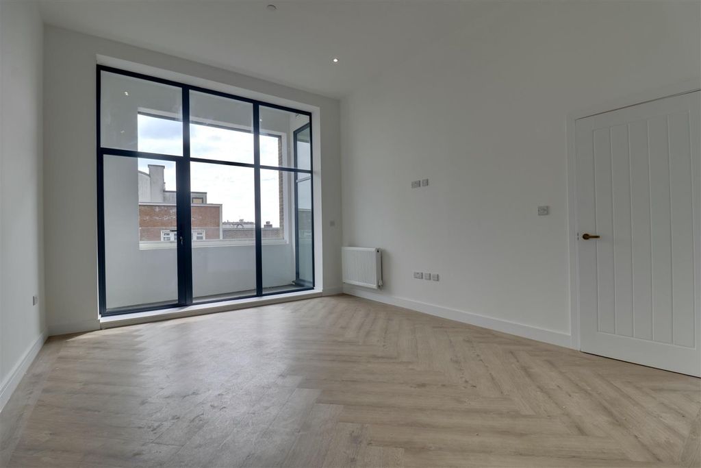 Property photo 3 of 16 Eb3654C7-8E86-4F31-8641-7652B0F569Fc_1_201_A.Jpeg