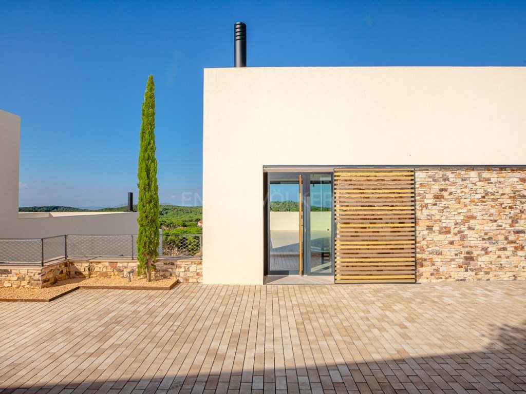 Property photo 1 of 40 Exclusive Residential Complex With Sea Views And Views Of Begur