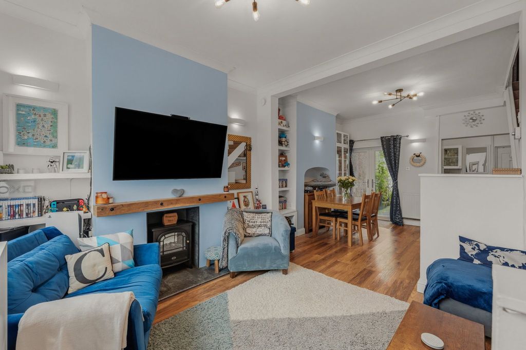 Property photo 1 of 17