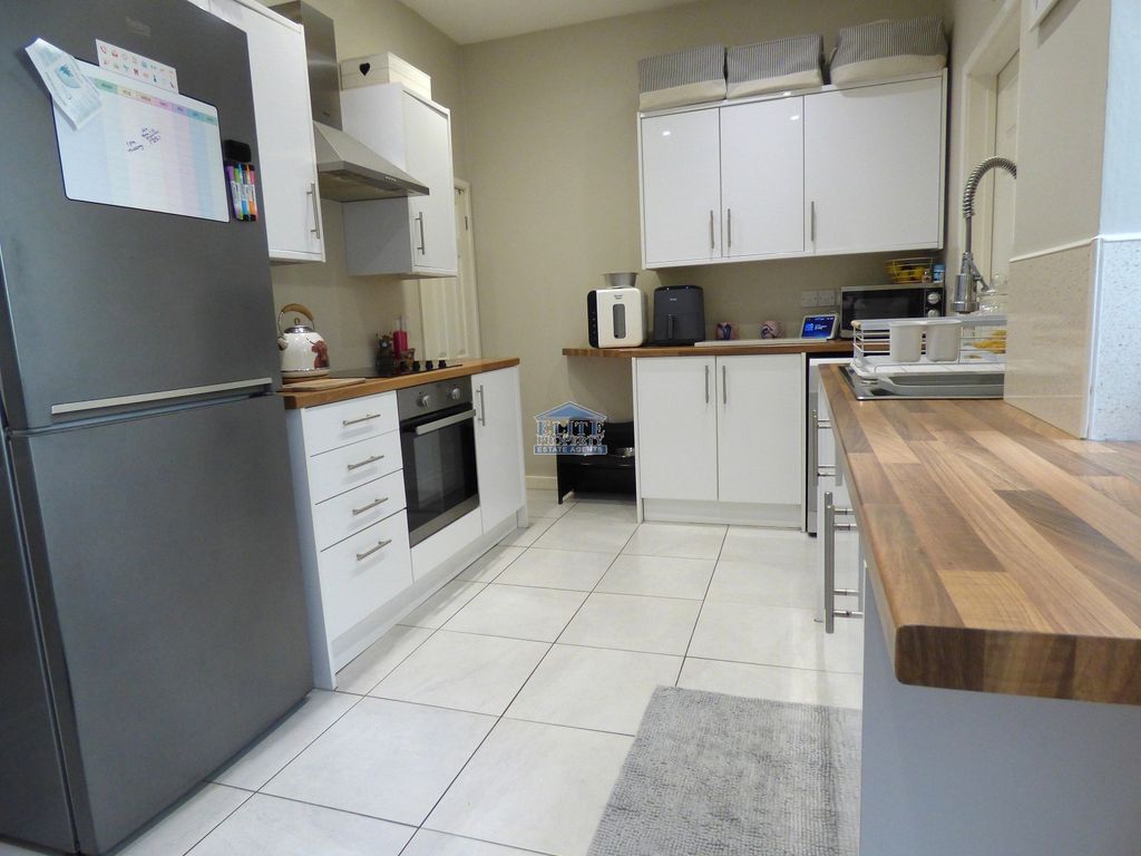 Property photo 2 of 20 Kitchen