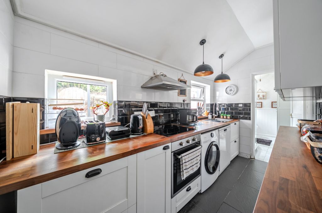 Property photo 3 of 24 21-6A68B180A6213-1496247-19Fa8E56Fe288-21-21