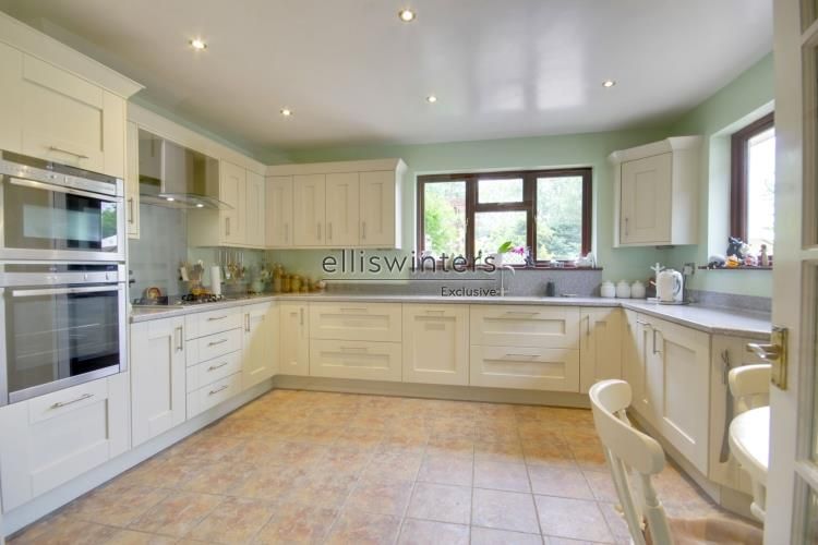 Property photo 2 of 31