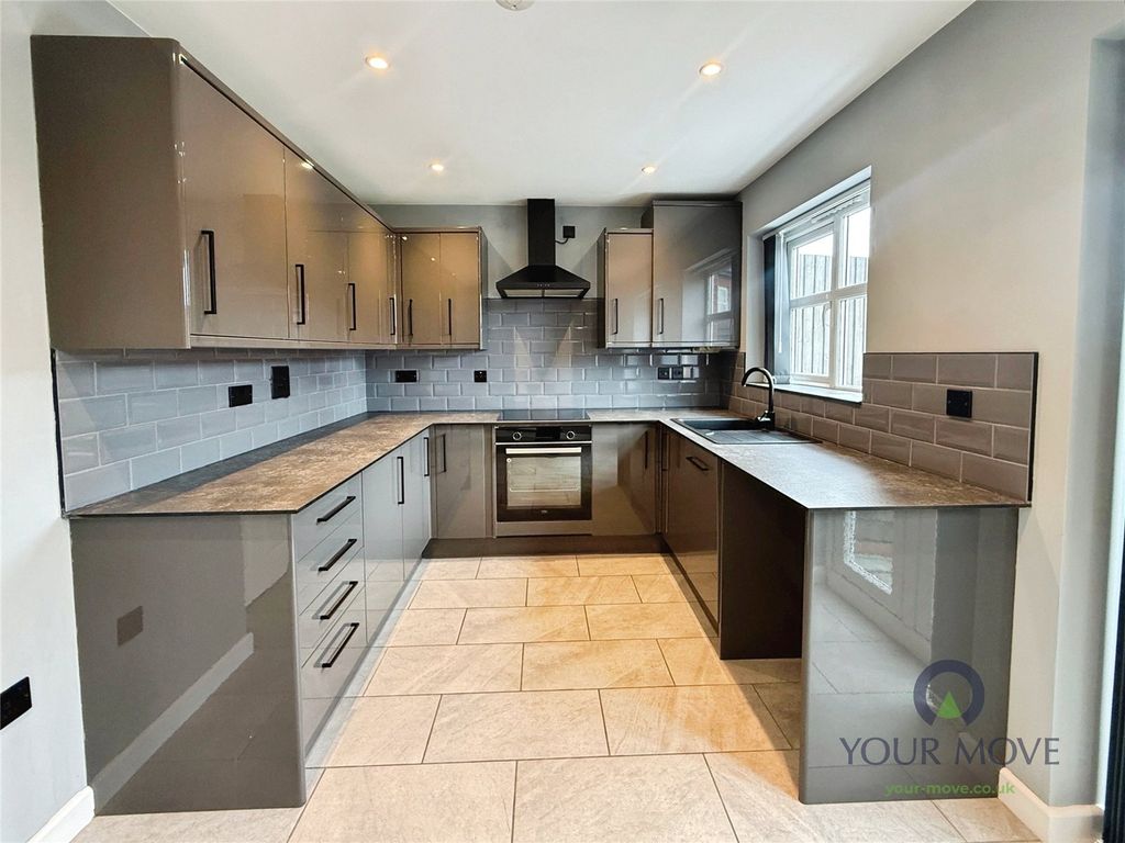 Property photo 3 of 12 Kitchen/Diner