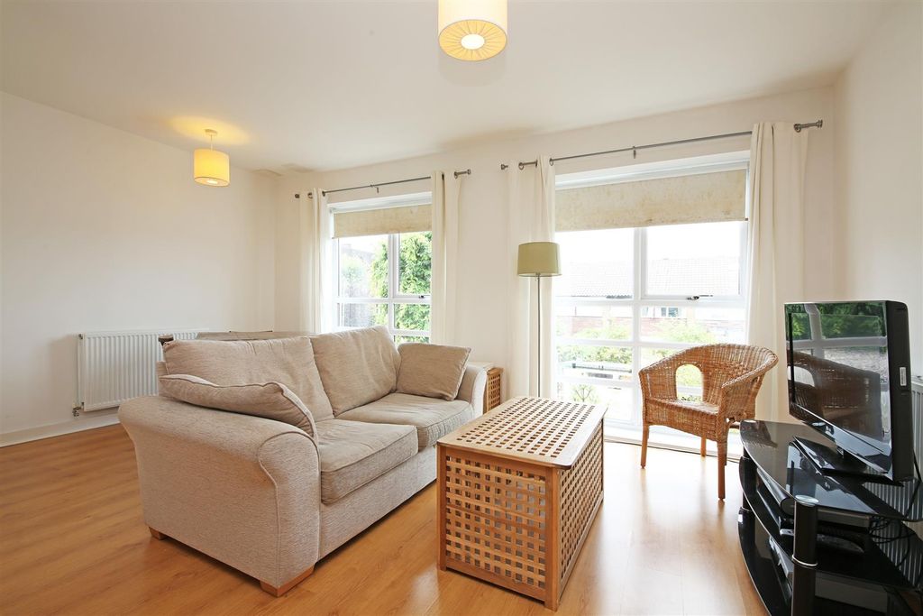 Property photo 2 of 9 F3 5 Recovery Street Sw17 Reception 2.Jpg
