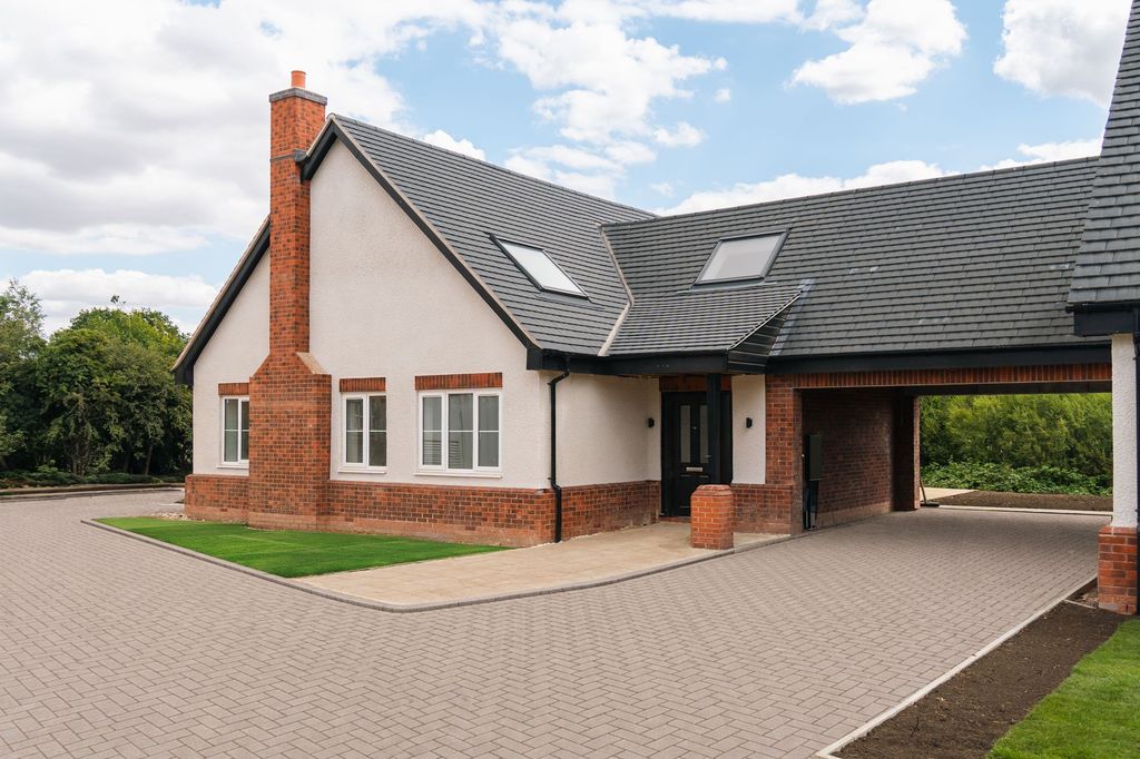 Property photo 1 of 50