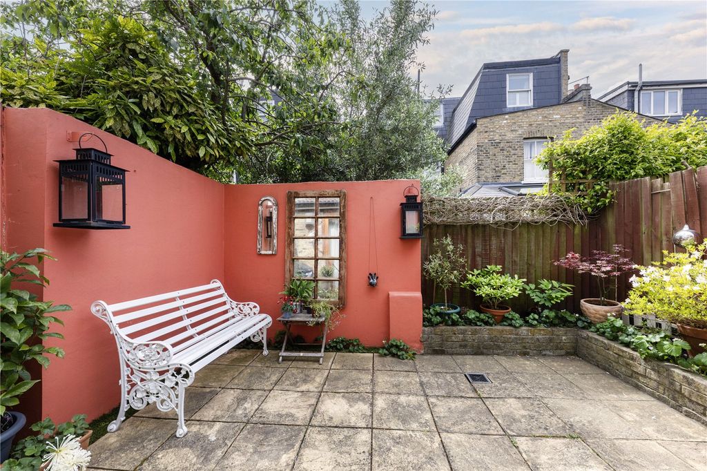 Property photo 3 of 14 Garden