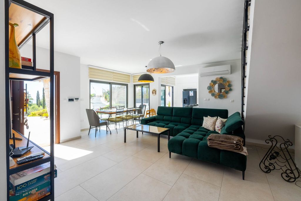 Property photo 3 of 29