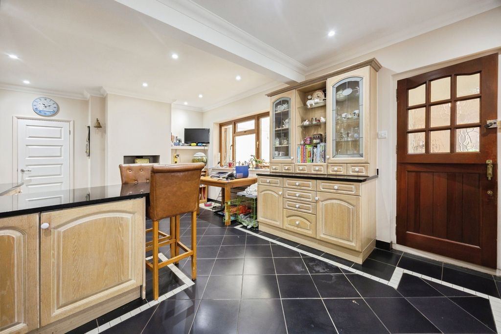 Property photo 3 of 21