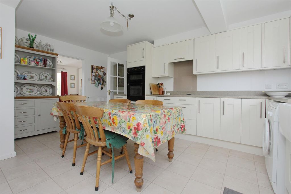 Property photo 3 of 8 Greenacres