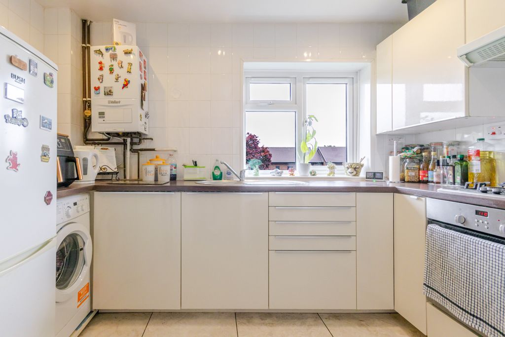 Property photo 2 of 18 Kitchen 1