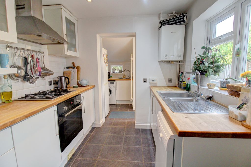 Property photo 2 of 14 Kitchen