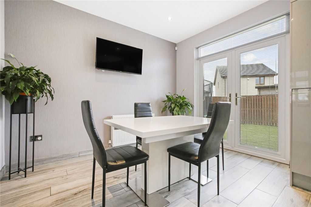 Property photo 3 of 21 Picture No. 17