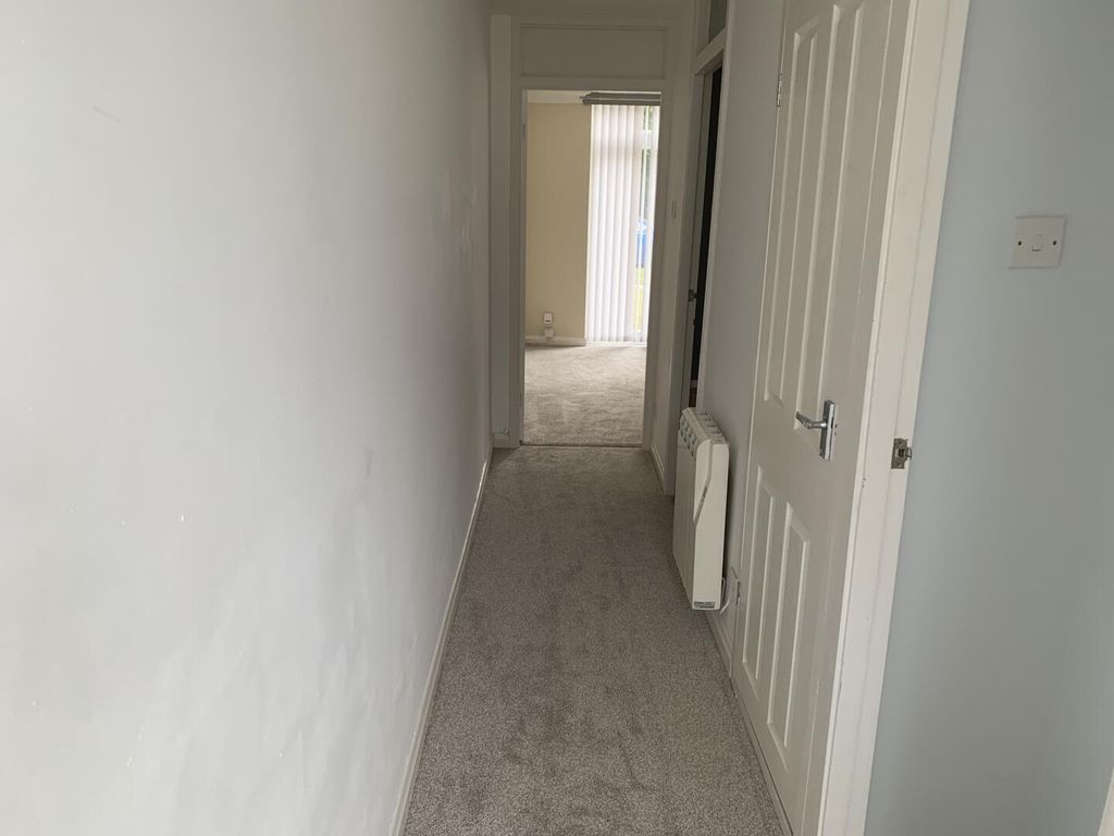 Property photo 3 of 14 Hallway