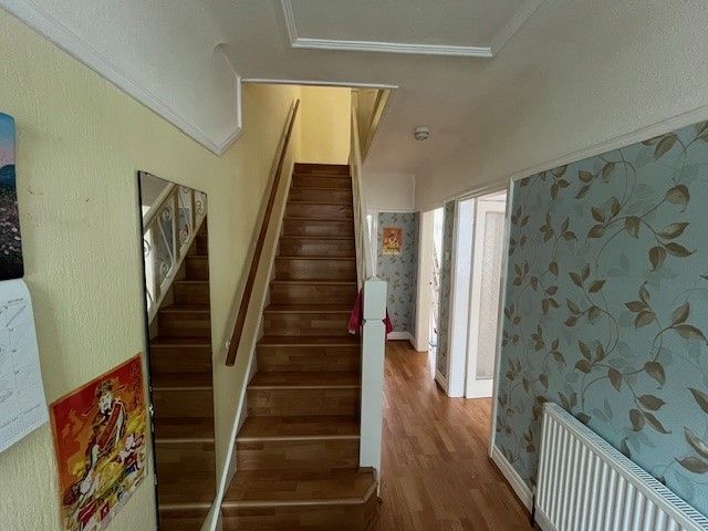 Property photo 3 of 7 Hall Way