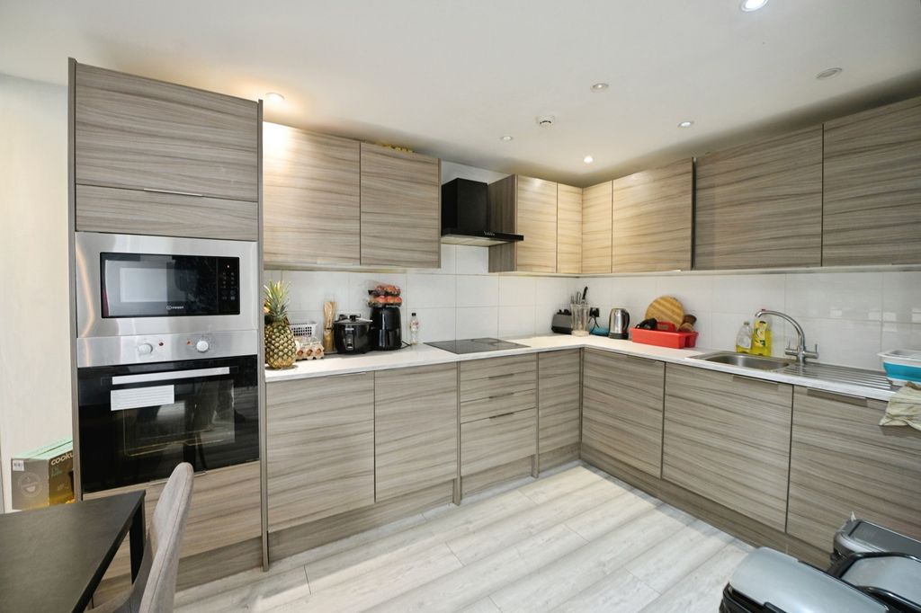 Property photo 2 of 19 Kitchen Area