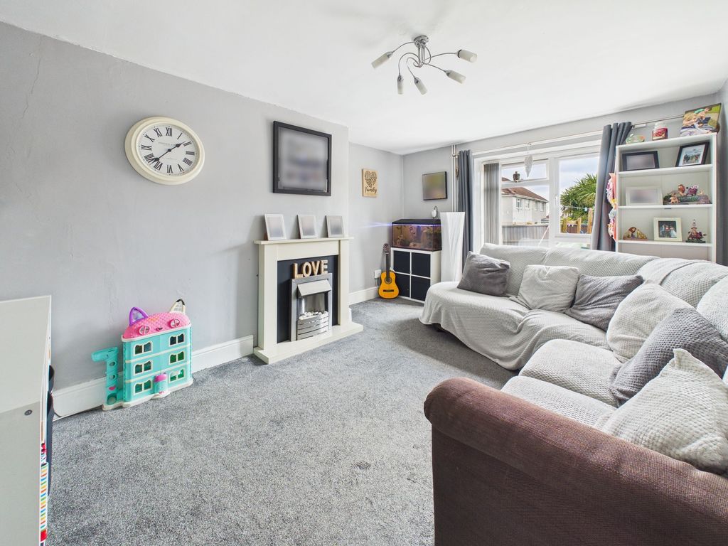 Property photo 2 of 19 Lounge