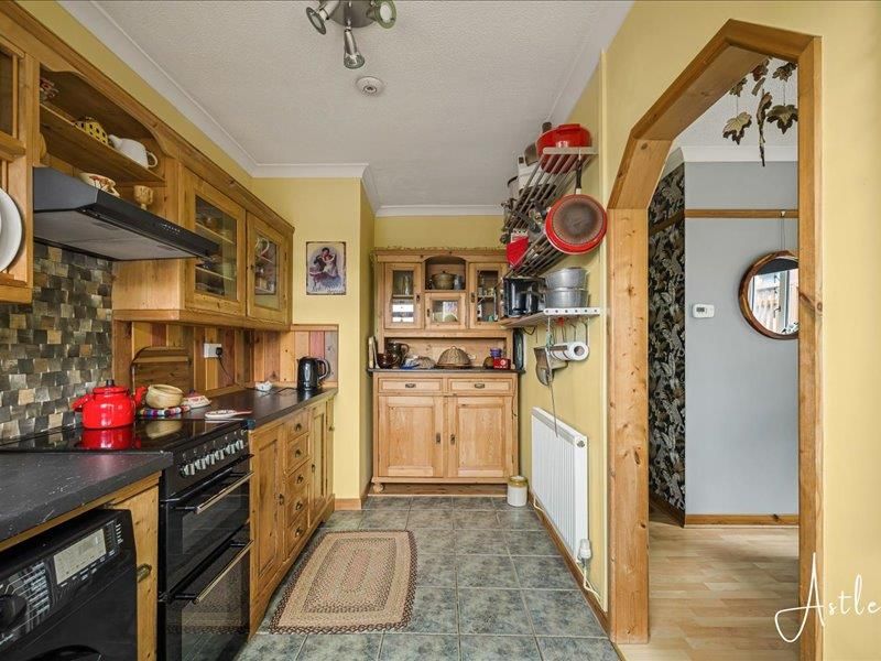Property photo 3 of 20 Kitchen