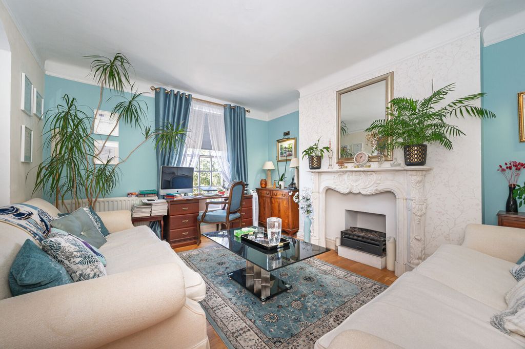 Property photo 3 of 10