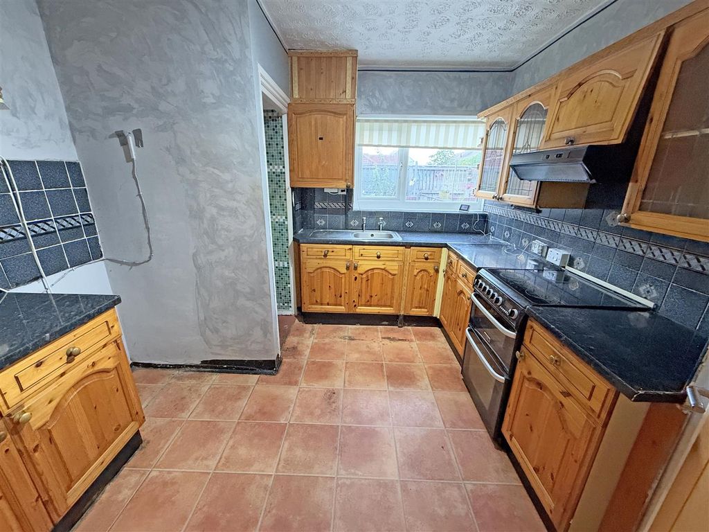 Property photo 3 of 14 Kitchen.Jpg