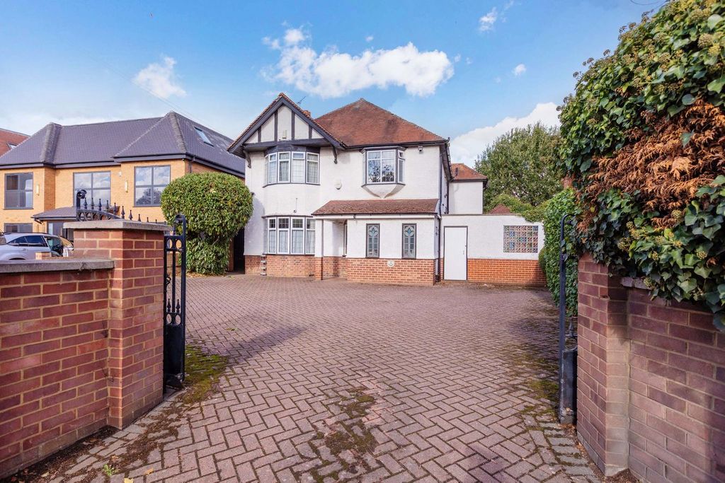 Property photo 1 of 18
