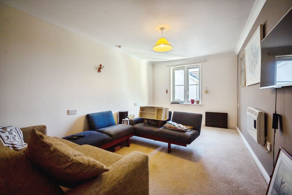 Property photo 2 of 12 Lounge