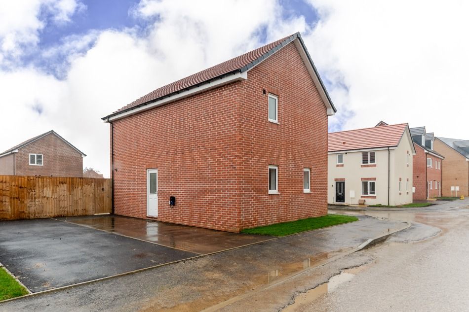 Property photo 2 of 18