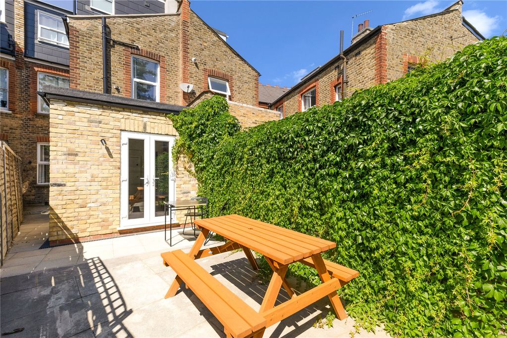 Property photo 2 of 11 Picture No. 25